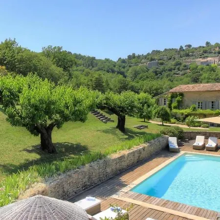 Hébergement de vacances Lovely With Swimming Pool 14p *
